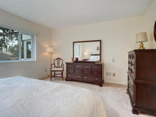 2301-2829 Arbutus Rd, Saanich, BC - Indoor Photo Showing Bedroom