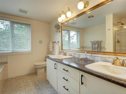 2301-2829 Arbutus Rd, Saanich, BC - Indoor Photo Showing Bathroom