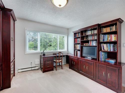 2301-2829 Arbutus Rd, Saanich, BC - Indoor