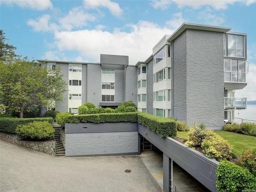 2301-2829 Arbutus Rd, Saanich, BC - Outdoor With Balcony