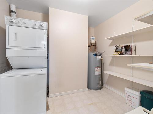 205-6738 Dickinson Rd, Nanaimo, BC - Indoor Photo Showing Laundry Room