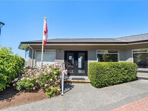 205-6738 Dickinson Rd, Nanaimo, BC - Outdoor