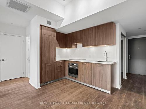 627-33 Frederick Todd Way, Toronto, ON - Indoor Photo Showing Kitchen