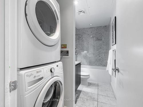 508-90 Queens Wharf Rd, Toronto, ON - Indoor Photo Showing Laundry Room