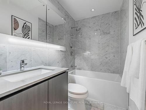 508-90 Queens Wharf Rd, Toronto, ON - Indoor Photo Showing Bathroom