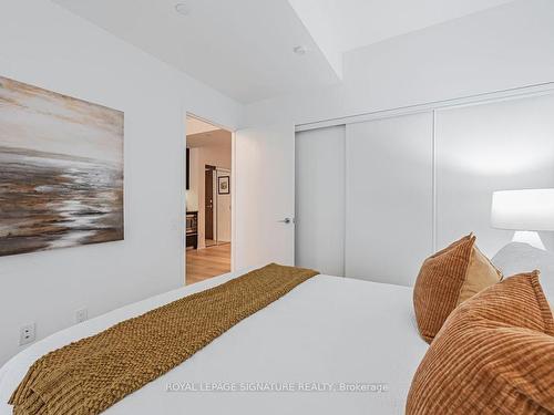 508-90 Queens Wharf Rd, Toronto, ON - Indoor Photo Showing Bedroom