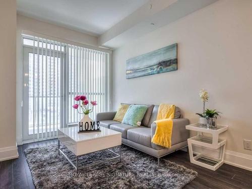 710-120 Harrison Garden Blvd, Toronto, ON - Indoor Photo Showing Living Room