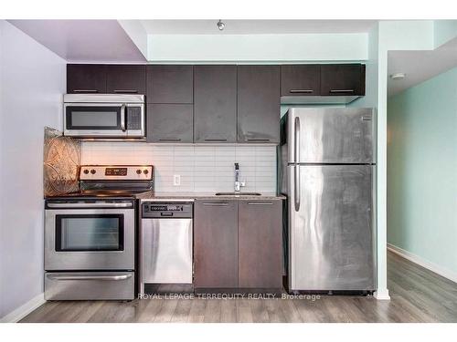 808-20 Joe Shuster Way, Toronto, ON - Indoor Photo Showing Kitchen