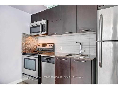 808-20 Joe Shuster Way, Toronto, ON - Indoor Photo Showing Kitchen