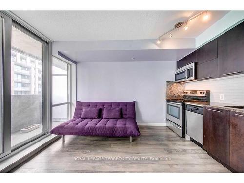 808-20 Joe Shuster Way, Toronto, ON - Indoor Photo Showing Kitchen