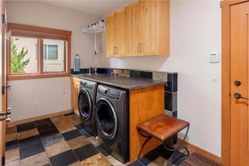 434 Viewcrest Road, Kelowna, BC - Indoor Photo Showing Laundry Room