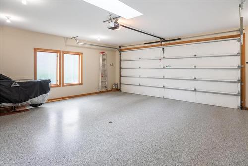 434 Viewcrest Road, Kelowna, BC - Indoor Photo Showing Garage