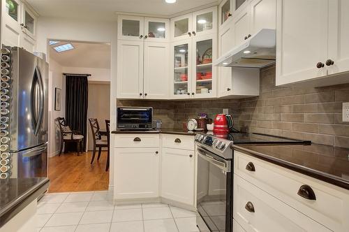 3889 Gallaghers Grange, Kelowna, BC - Indoor Photo Showing Kitchen