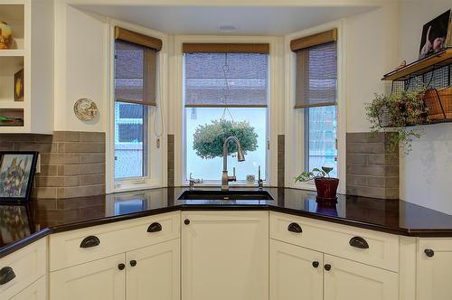 3889 Gallaghers Grange, Kelowna, BC - Indoor Photo Showing Kitchen With Double Sink