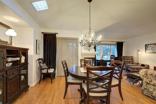 3889 Gallaghers Grange, Kelowna, BC - Indoor Photo Showing Dining Room