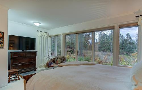 3889 Gallaghers Grange, Kelowna, BC - Indoor Photo Showing Bedroom