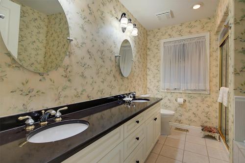 3889 Gallaghers Grange, Kelowna, BC - Indoor Photo Showing Bathroom