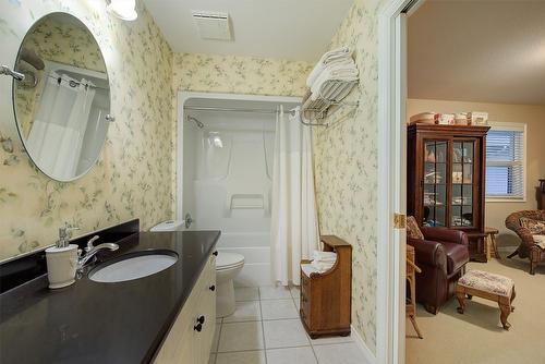 3889 Gallaghers Grange, Kelowna, BC - Indoor Photo Showing Bathroom