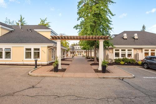 3889 Gallaghers Grange, Kelowna, BC - Outdoor With Facade