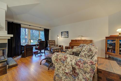 3889 Gallaghers Grange, Kelowna, BC - Indoor Photo Showing Living Room With Fireplace