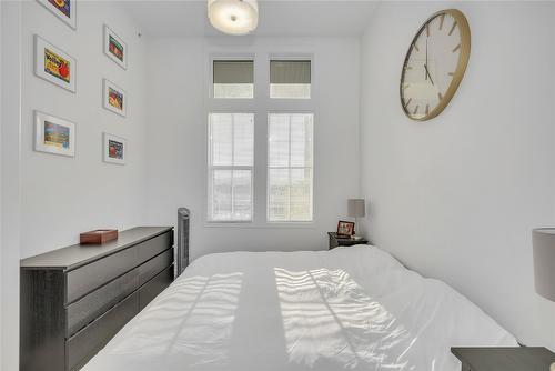 Ph12-1800 Richter Street, Kelowna, BC - Indoor Photo Showing Bedroom