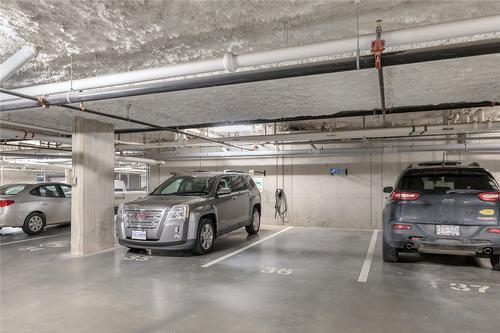 Ph12-1800 Richter Street, Kelowna, BC - Indoor Photo Showing Garage