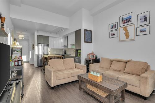 Ph12-1800 Richter Street, Kelowna, BC - Indoor Photo Showing Living Room