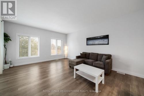 218 Elora Street, Minto, ON - Indoor Photo Showing Living Room