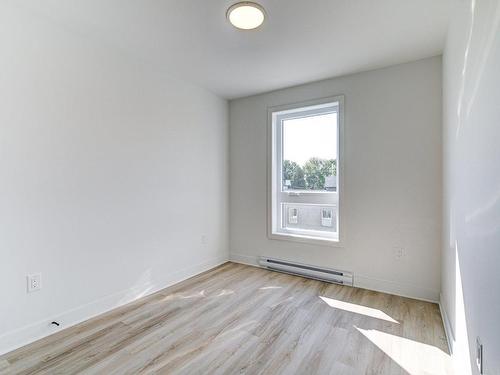 Bedroom - 209-145 Rue Salaberry, Salaberry-De-Valleyfield, QC - Indoor Photo Showing Other Room