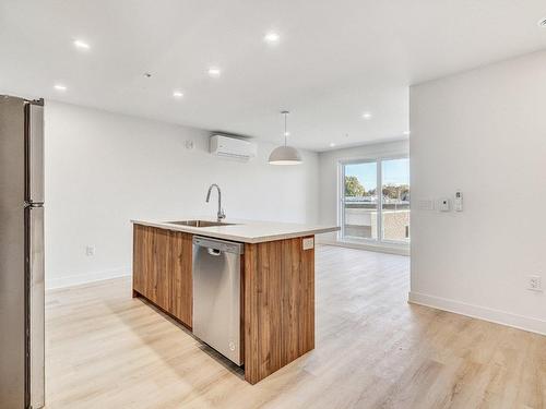 Vue d'ensemble - 403-145 Rue Salaberry, Salaberry-De-Valleyfield, QC - Indoor Photo Showing Kitchen