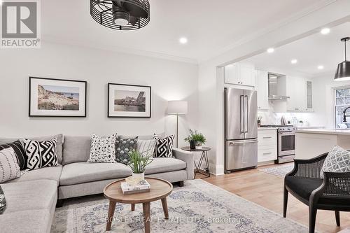 502 Davisville Avenue, Toronto, ON - Indoor Photo Showing Living Room