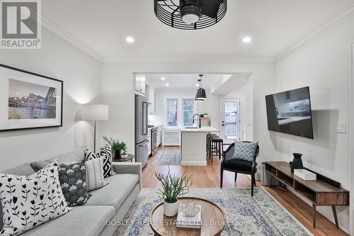 502 Davisville Avenue, Toronto, ON - Indoor Photo Showing Living Room