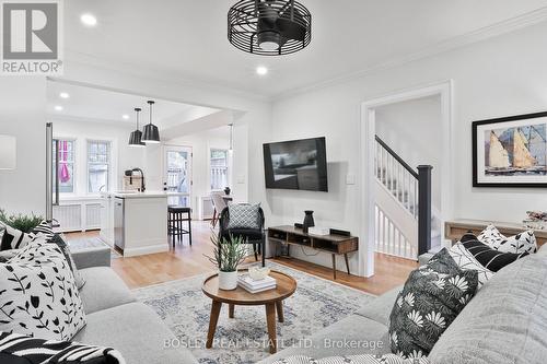 502 Davisville Avenue, Toronto, ON - Indoor Photo Showing Living Room