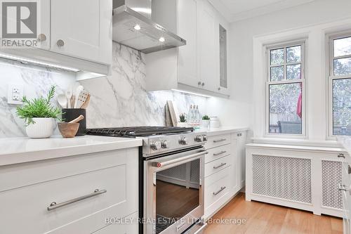 502 Davisville Avenue, Toronto, ON - Indoor Photo Showing Kitchen With Upgraded Kitchen