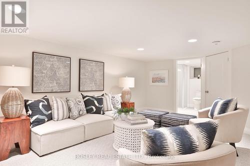 502 Davisville Avenue, Toronto, ON - Indoor Photo Showing Living Room