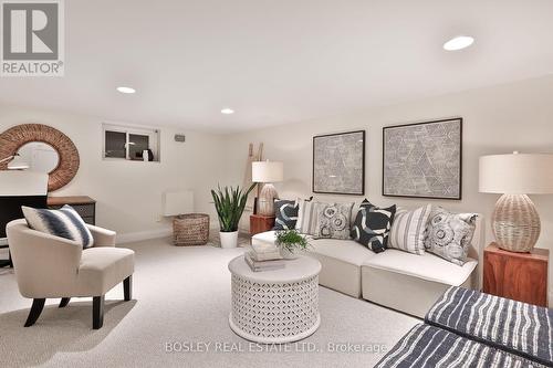 502 Davisville Avenue, Toronto, ON - Indoor Photo Showing Living Room