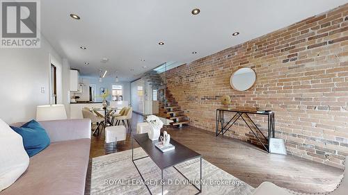 38 Fielding Avenue, Toronto, ON - Indoor Photo Showing Living Room