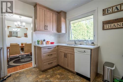 28 Jasper Avenue, Chatham, ON - Indoor Photo Showing Kitchen