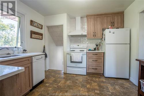 28 Jasper Avenue, Chatham, ON - Indoor Photo Showing Kitchen