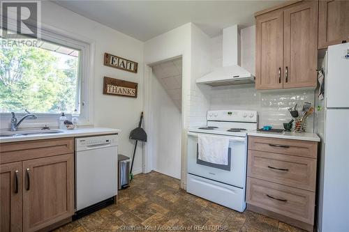 28 Jasper Avenue, Chatham, ON - Indoor Photo Showing Kitchen