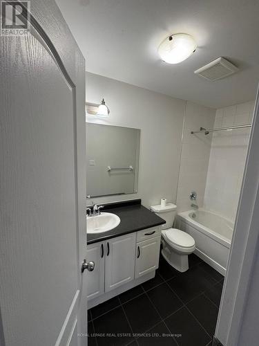 17 - 5710 Long Valley Road, Mississauga, ON - Indoor Photo Showing Bathroom