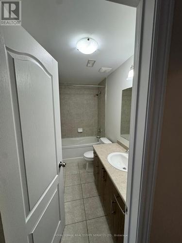 17 - 5710 Long Valley Road, Mississauga, ON - Indoor Photo Showing Bathroom