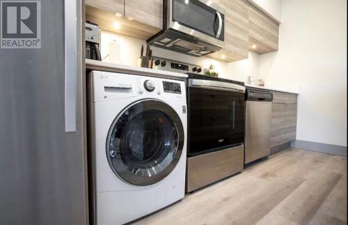 washer/dryer combo - 2555 Lakeshore Road Unit# 513 Lot# 95, Vernon, BC - Indoor Photo Showing Laundry Room