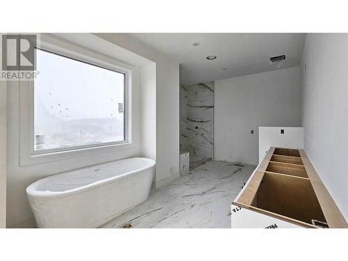 1001 Melrose Street, Kelowna, BC - Indoor Photo Showing Bathroom