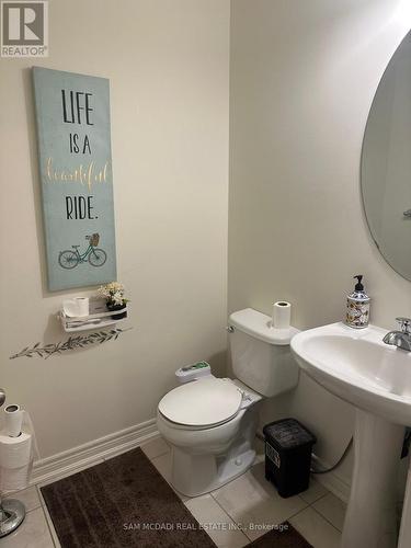 184 Raymond Road, Hamilton, ON - Indoor Photo Showing Bathroom