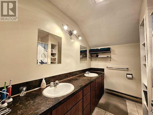 4975 Plateau Road, 108 Mile Ranch, BC - Indoor Photo Showing Bathroom