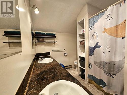 4975 Plateau Road, 108 Mile Ranch, BC - Indoor Photo Showing Bathroom