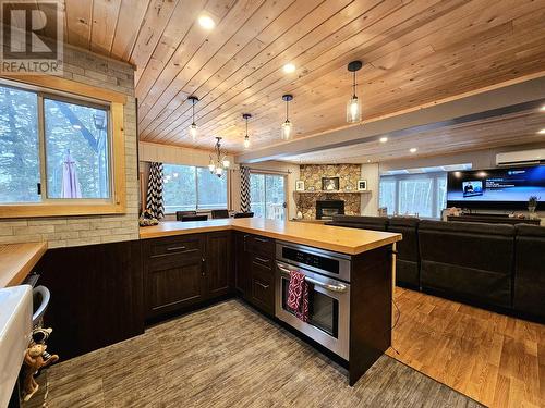 4975 Plateau Road, 108 Mile Ranch, BC - Indoor Photo Showing Kitchen