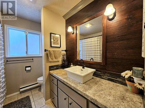 4975 Plateau Road, 108 Mile Ranch, BC - Indoor Photo Showing Bathroom