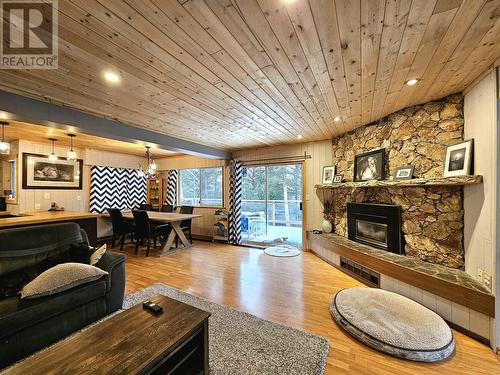 4975 Plateau Road, 108 Mile Ranch, BC - Indoor Photo Showing Living Room With Fireplace